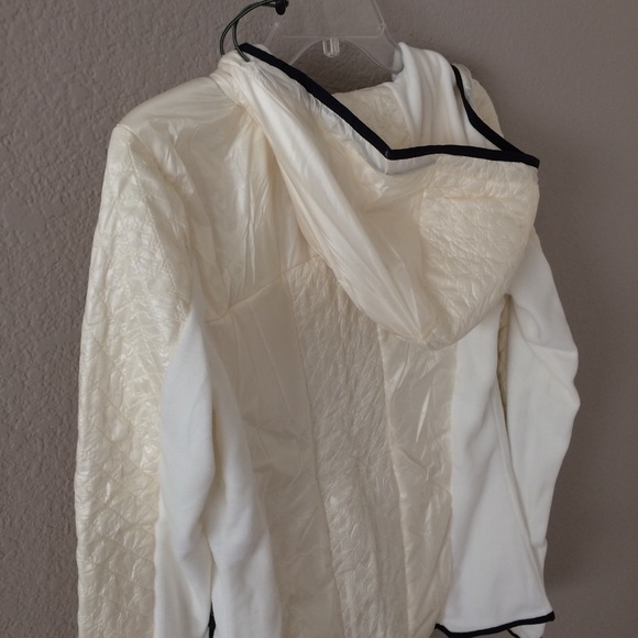 A&F quilted zip up hoodie - Picture 4 of 6